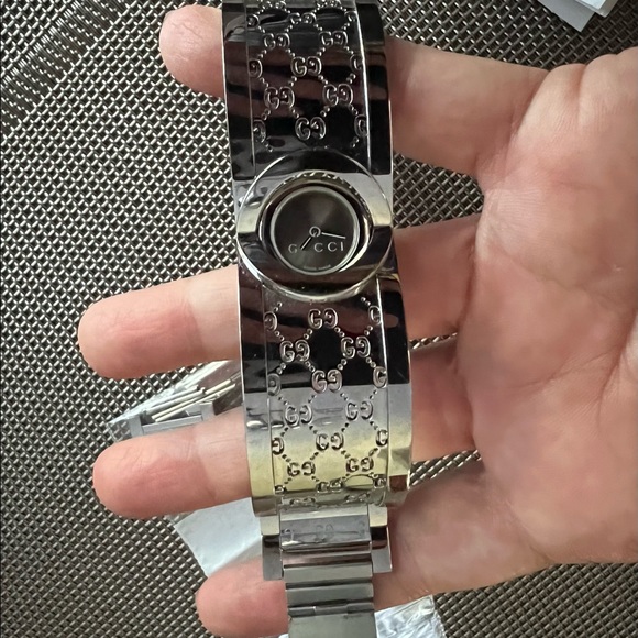 Authentic Gucci Twirl watch - Picture 7 of 9